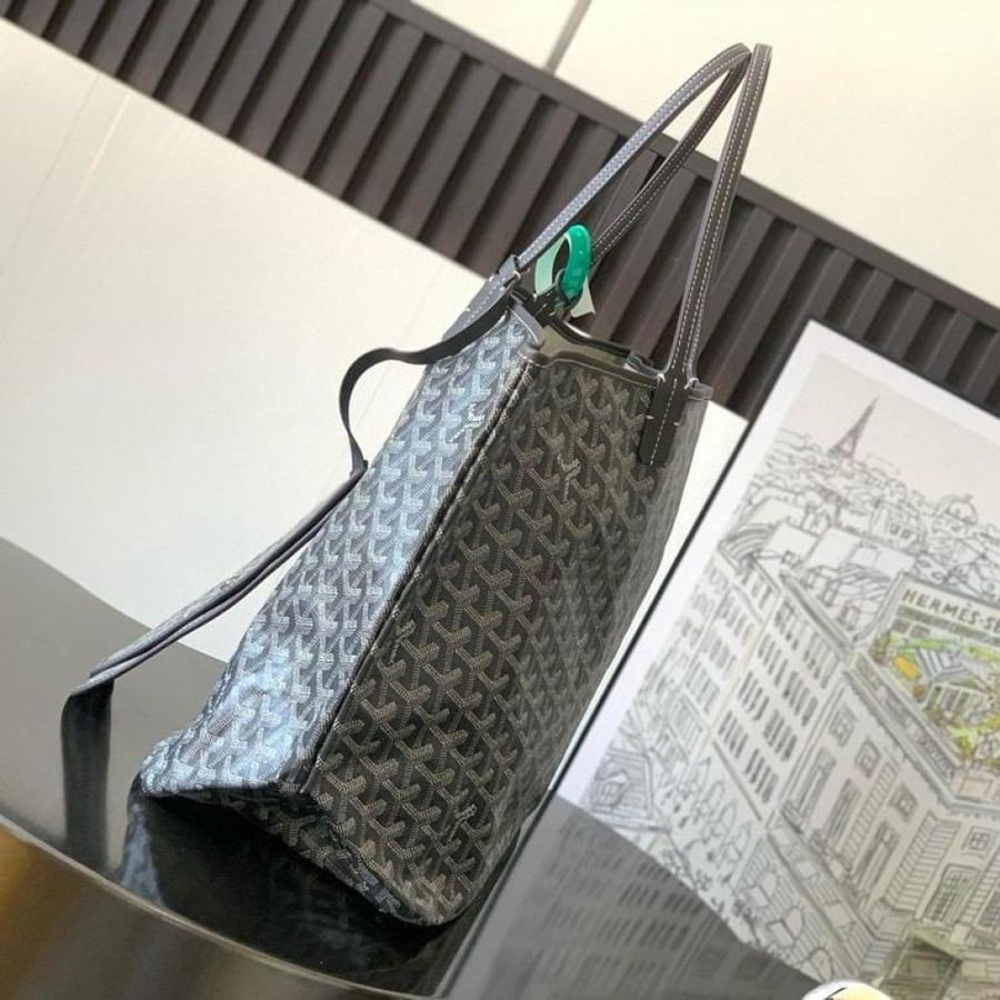 Goyard L