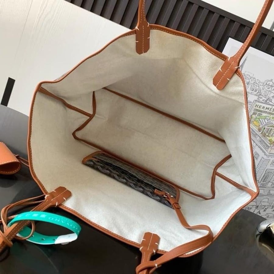 Goyard L