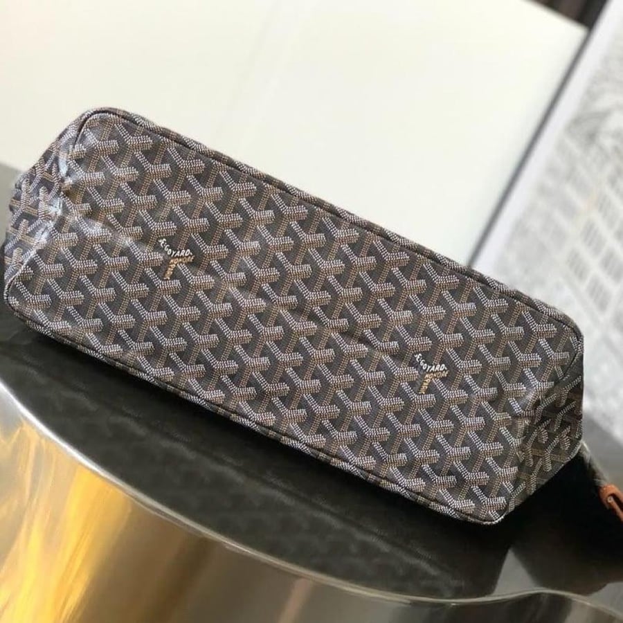 Goyard L