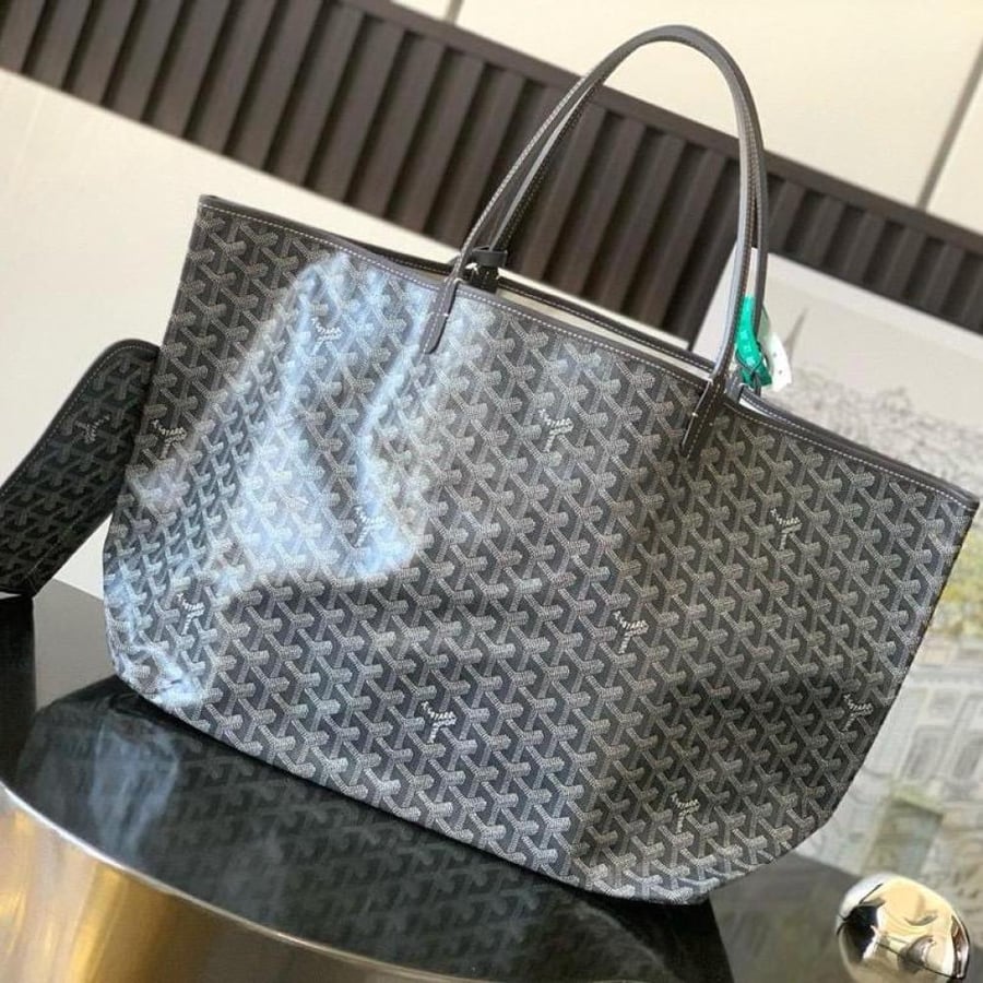 Goyard L