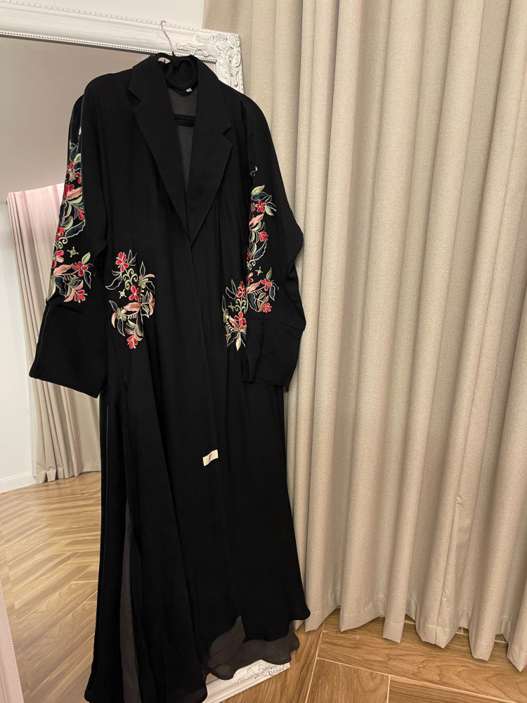 عباية تطريز ملون #555