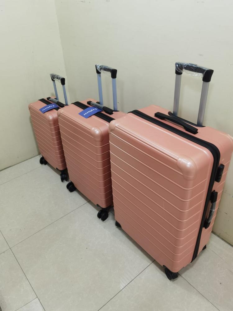 طقم حقائب سفر فاخرة صلبة