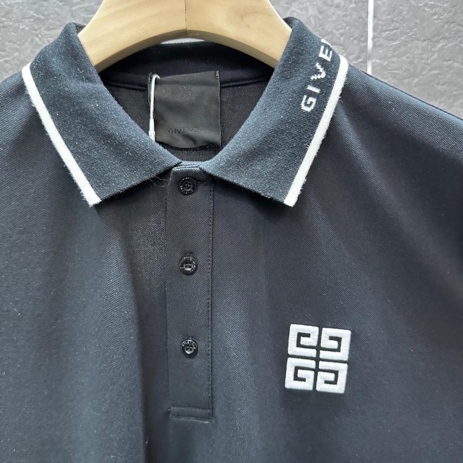 GIVENCHY