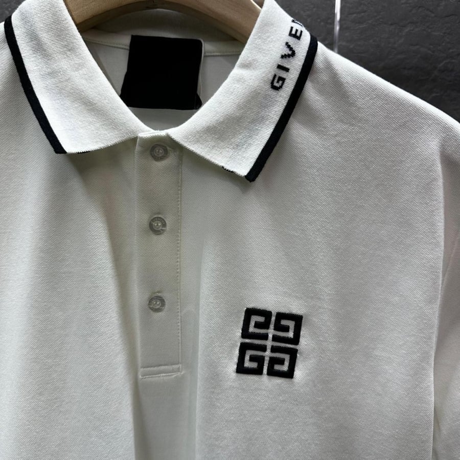 GIVENCHY