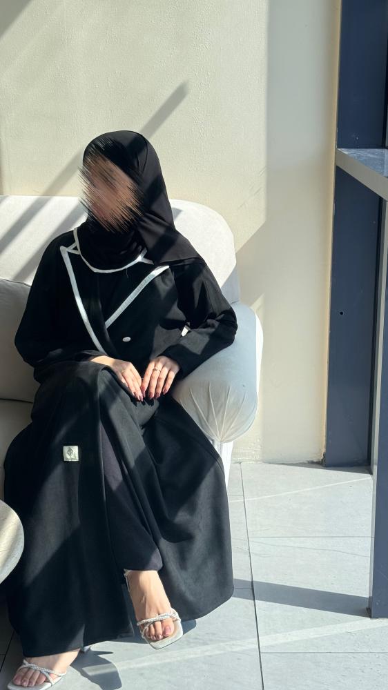 عبايه شامواه اسود قلبة كلر وجيوب
