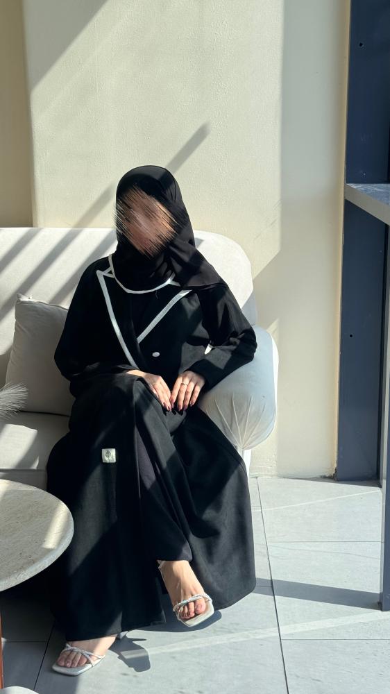 عبايه شامواه اسود قلبة كلر وجيوب