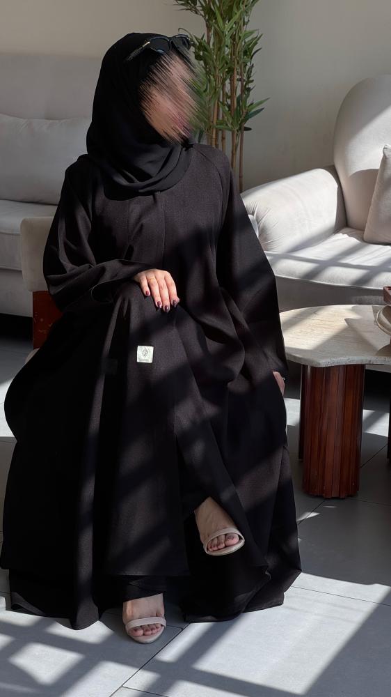 عباية قماش كريب كلوووش وكسرات وازرار بالخلف