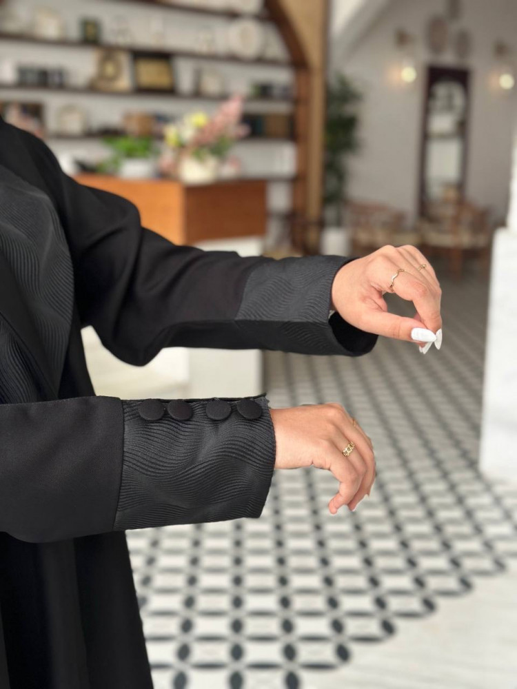 عباية قماش واقف مع اضافه  قماش ليزر