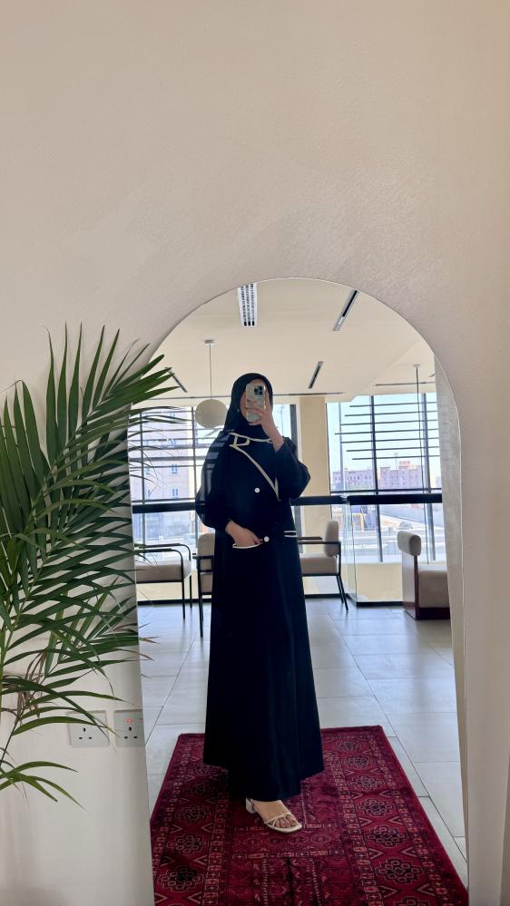 عبايه شامواه اسود قلبة كلر وجيوب