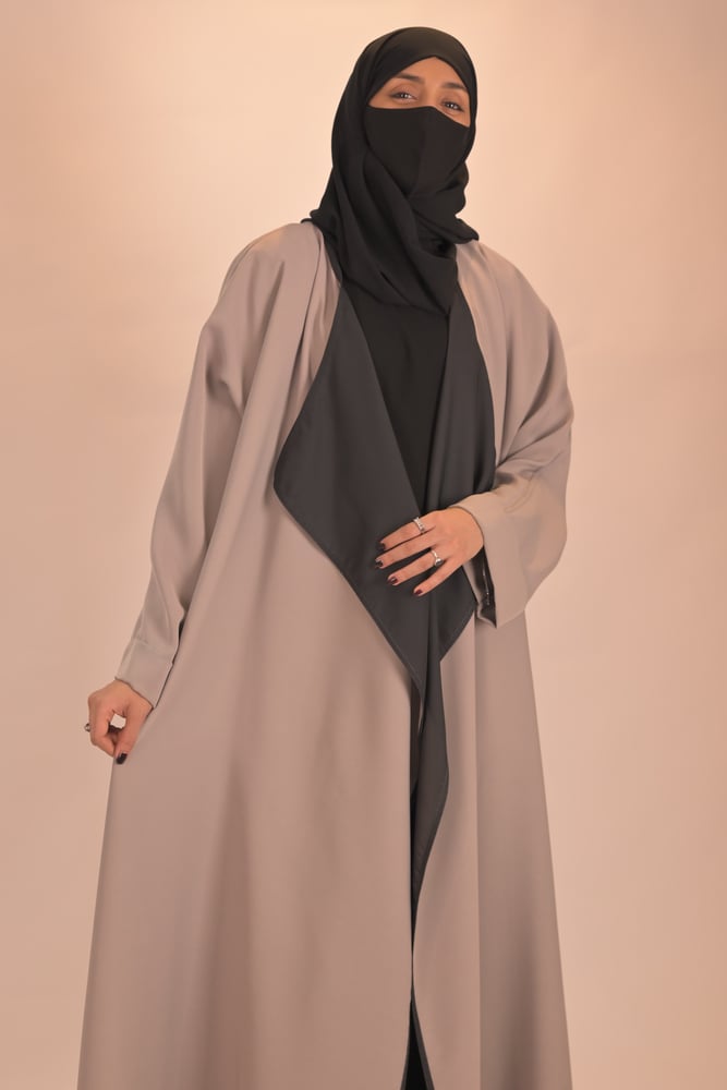 عبايه دبل فيس بالون البيج والاسود