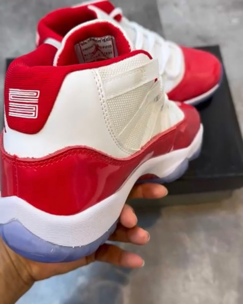 Air Jordan 11 "Cherry 2022"