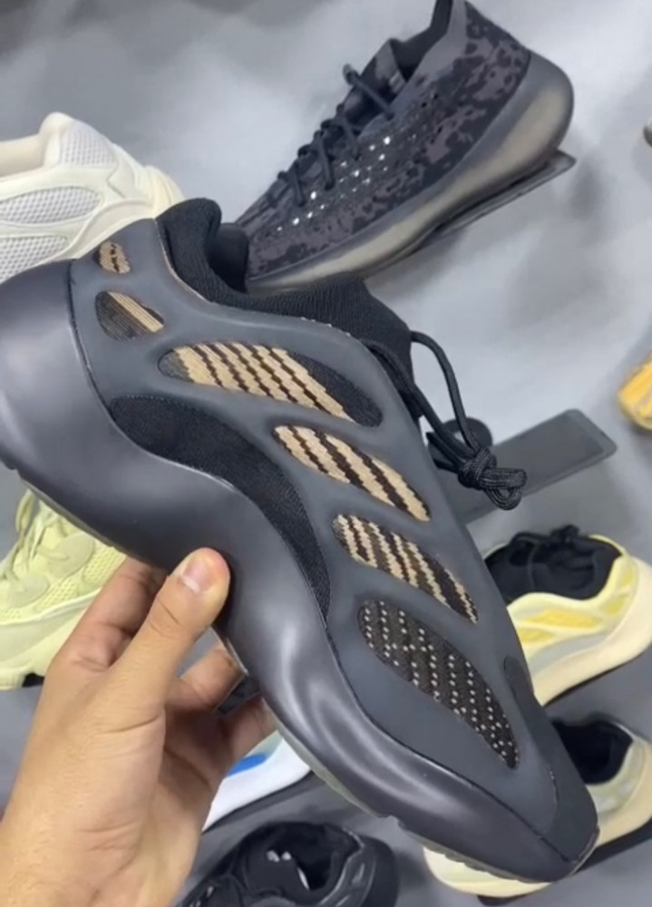 Adidas Yeezy 700 V3 Clay Brown