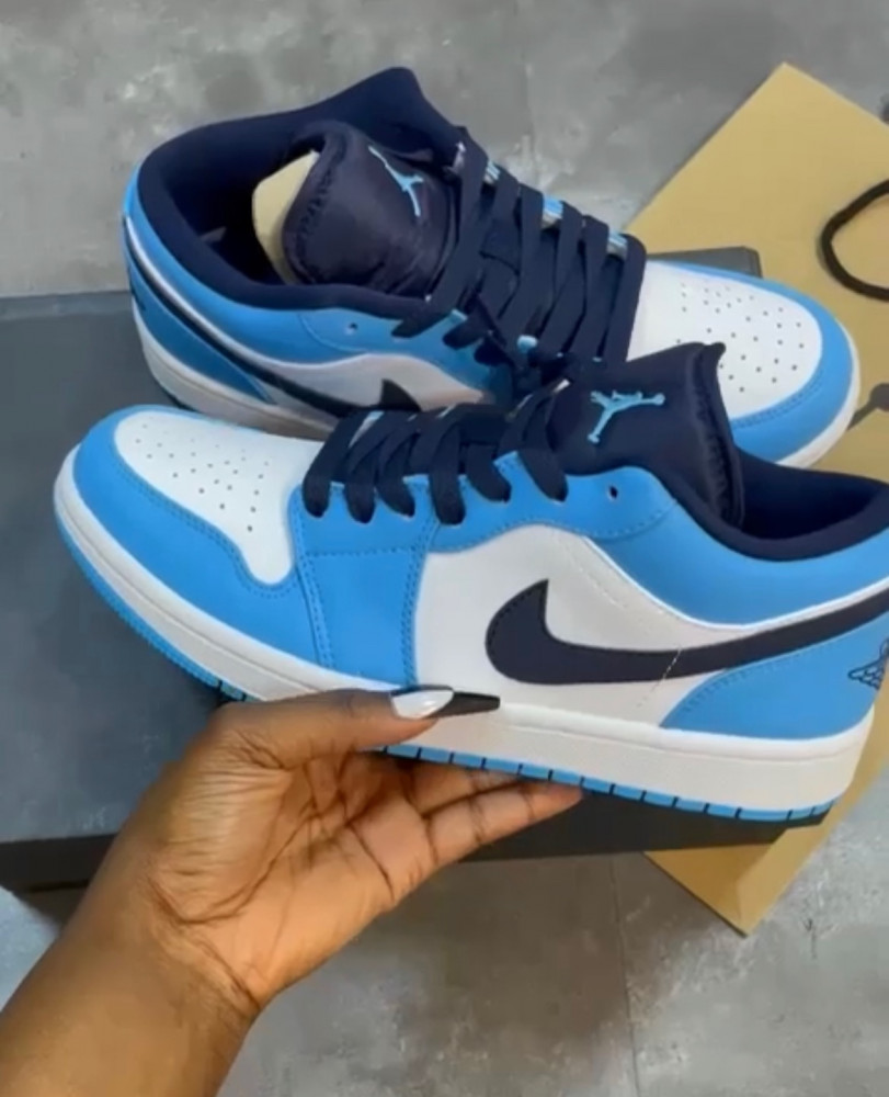 AIR JORDAN 1 LOW "UNC"
