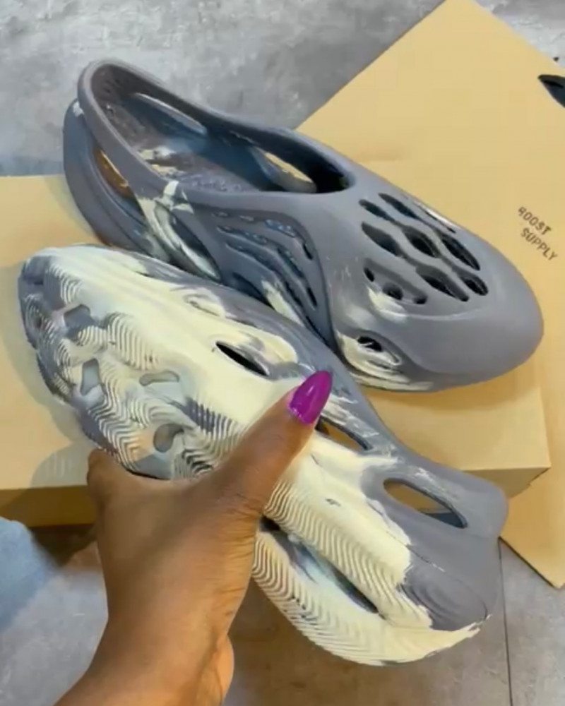 adidas YEEZY Foam RNNR “MXT Moon Grey” sneakers