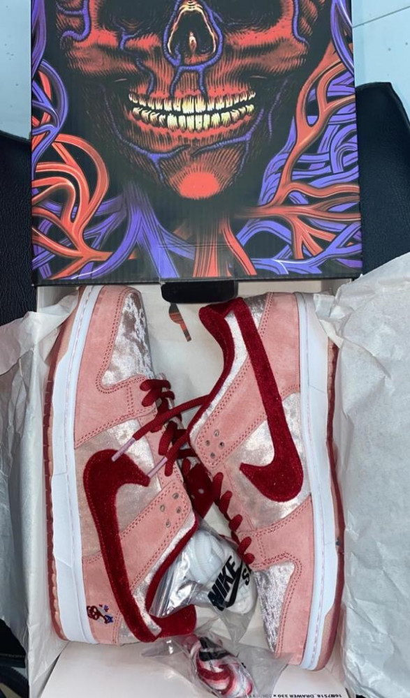 Nike SB Dunk Low Pro QS Strangelove - Valentines Day