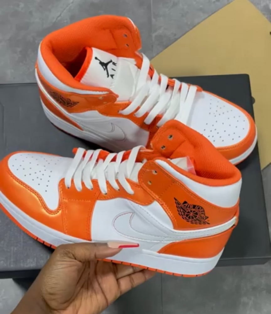 Nike Air Jordan 1 Mid SE Electro Orange