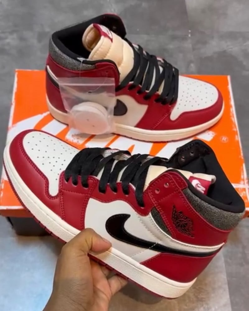 Air jordan 1 High Chicago Lost and Found,