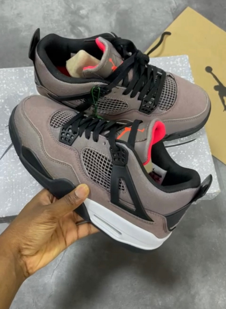 Air Jordan 4 Retro Taupe Haze