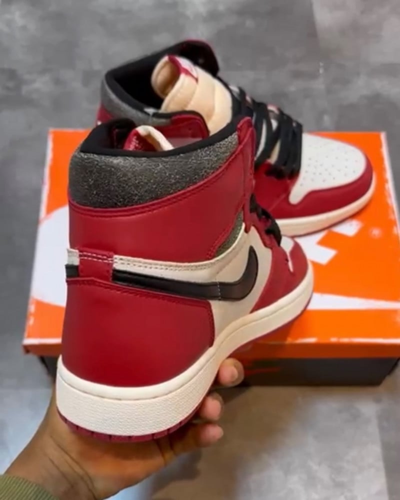 Air jordan 1 High Chicago Lost and Found,