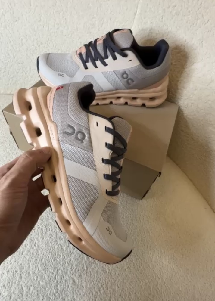 On Cloudrunner Frost/Fade