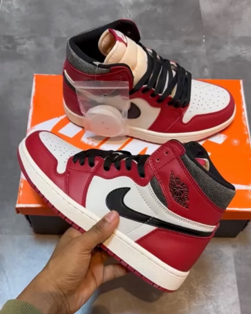 Air jordan 1 High Chicago Lost and Found,