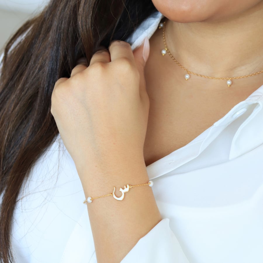 Letter bracelets with a new design, luxury in elegant colors