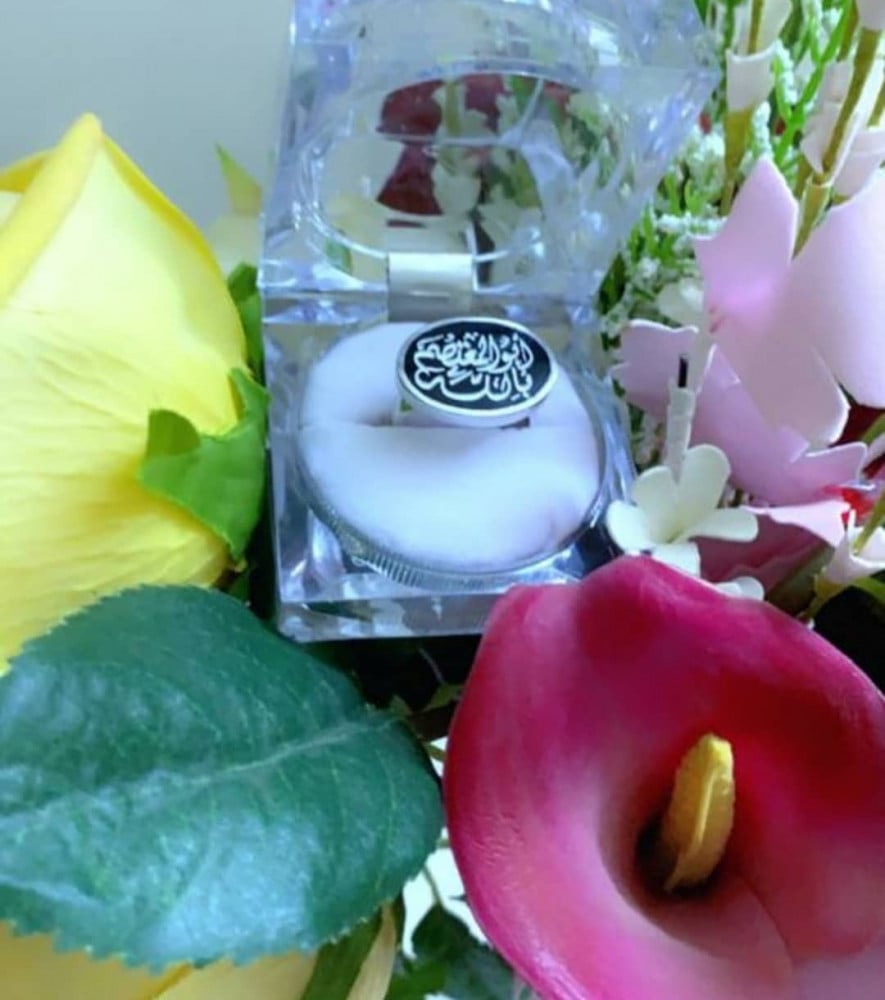 Royal silver ring, elegant design that suits you