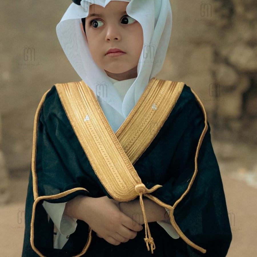 بشت أطفال اسود