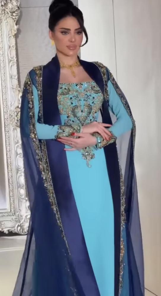 قفطان بألوان السما وتطريز ملكي