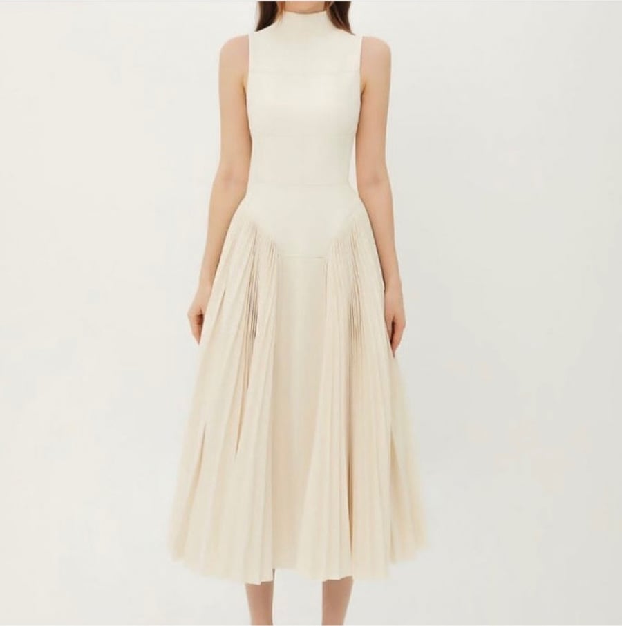 Cream-colored dress with pleats and a dropped waist cut. This is not my style.