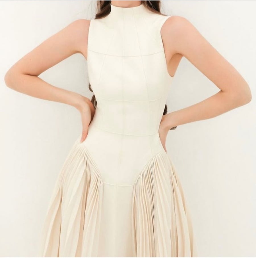 Cream-colored dress with pleats and a dropped waist cut. This is not my style.
