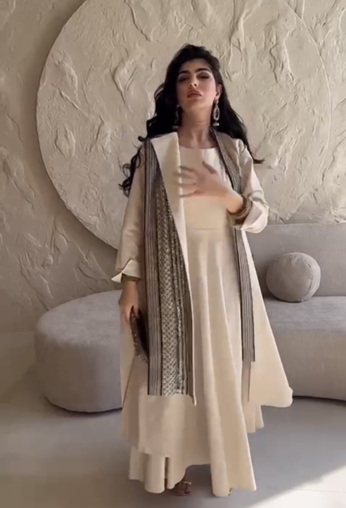 فستان شرقي انيق بتطريز يدوي