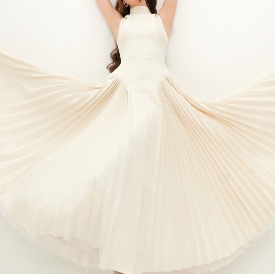 Cream-colored dress with pleats and a dropped waist cut. This is not my style.