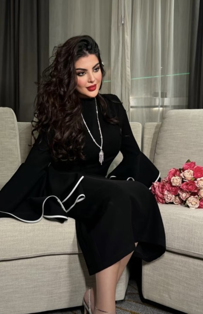 فستان فرنسي بأكمام انيقه اسود