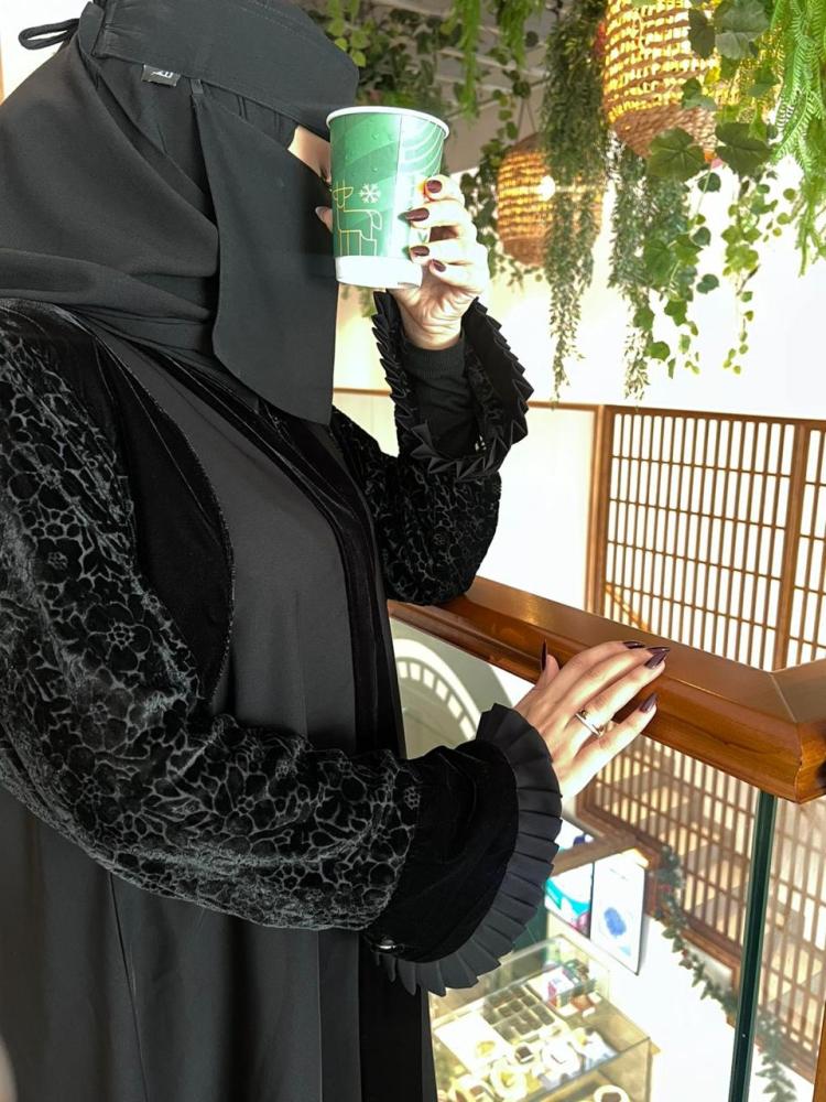 قماش كريب ملكي مع الكم مخمل