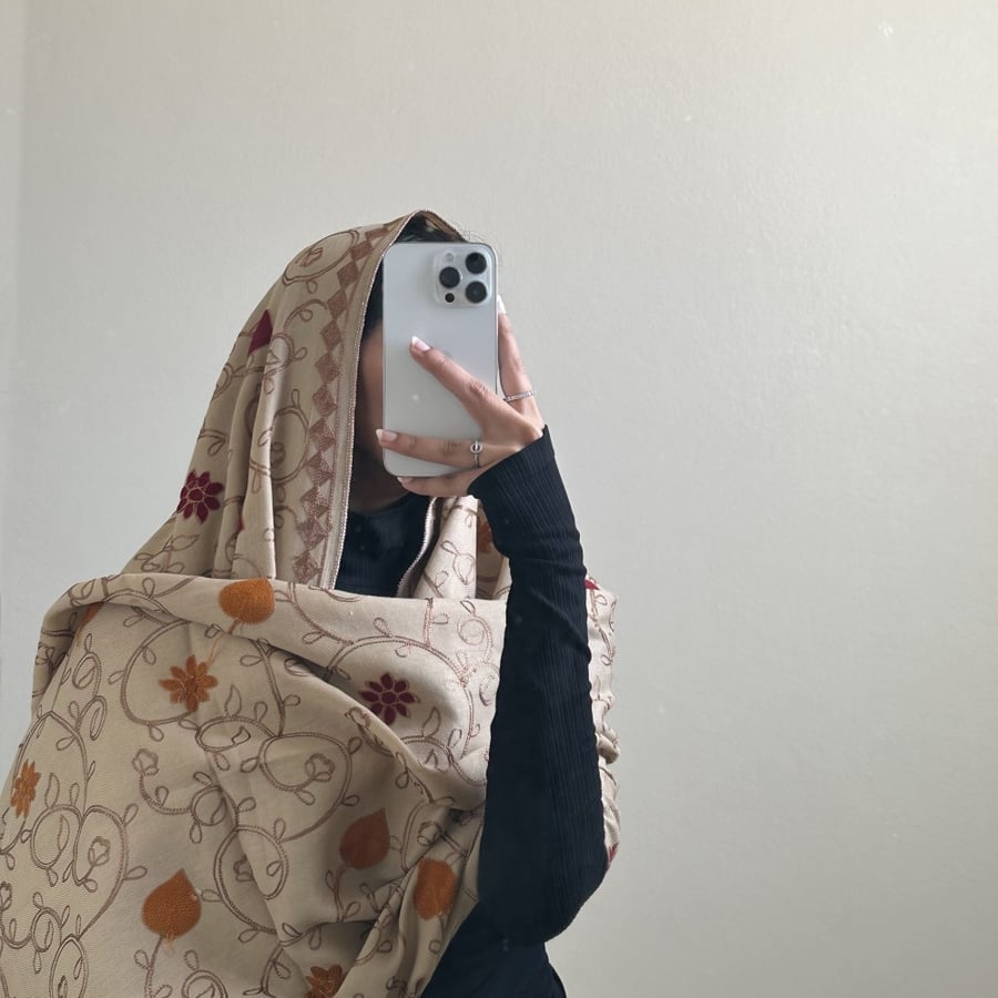 شال تطريز يدوي #بيج1