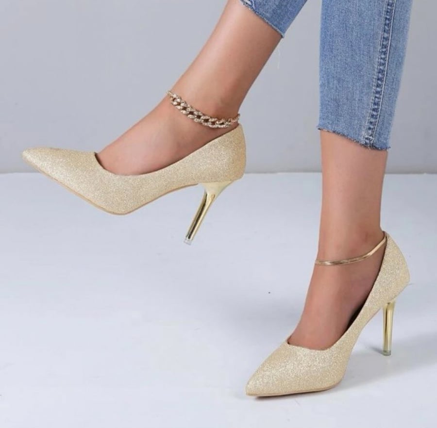 كعب ذهبي من سكاولر - heels