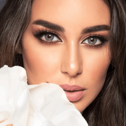 عدسة قري من لنس مي