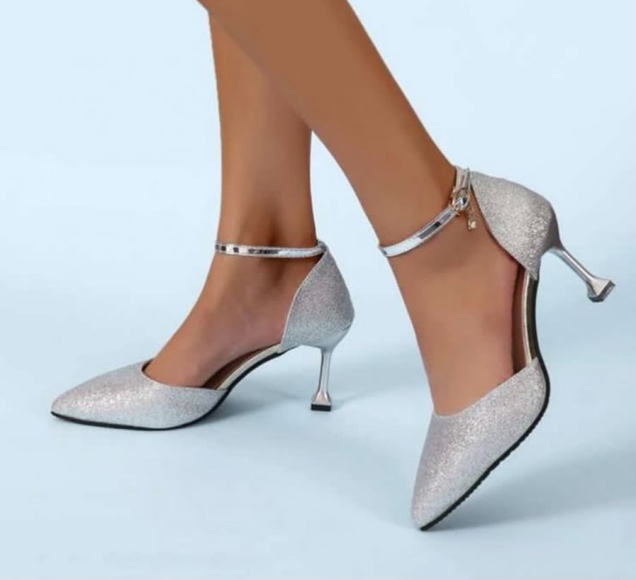 كعب فضي من سكاولر - heels