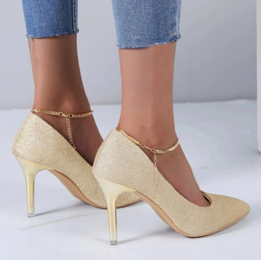 كعب ذهبي من سكاولر - heels