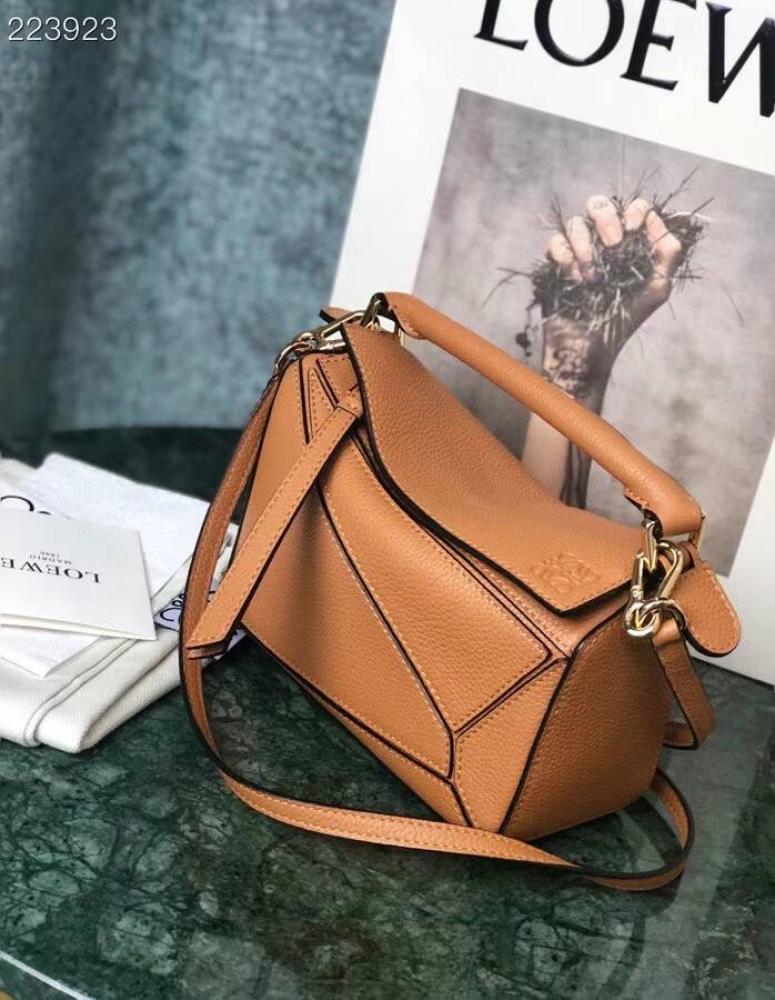 شنط loewe