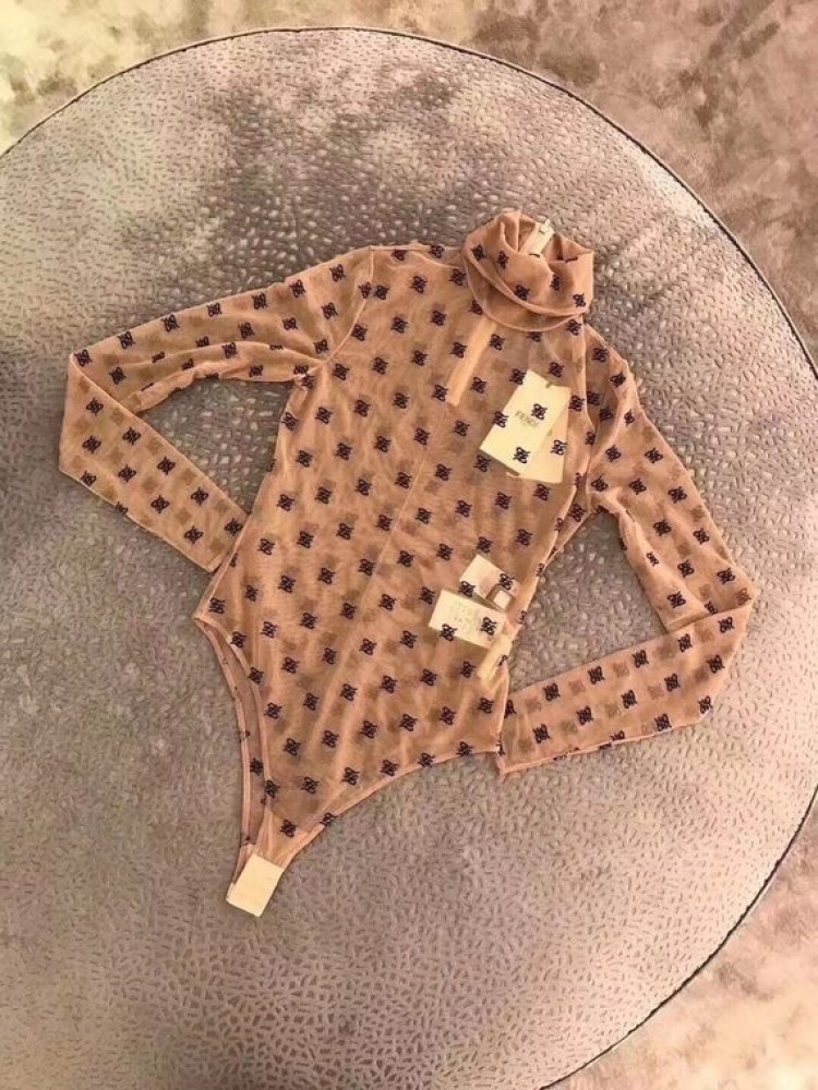 بلوزه تل هاي نك اسود شعار فندي