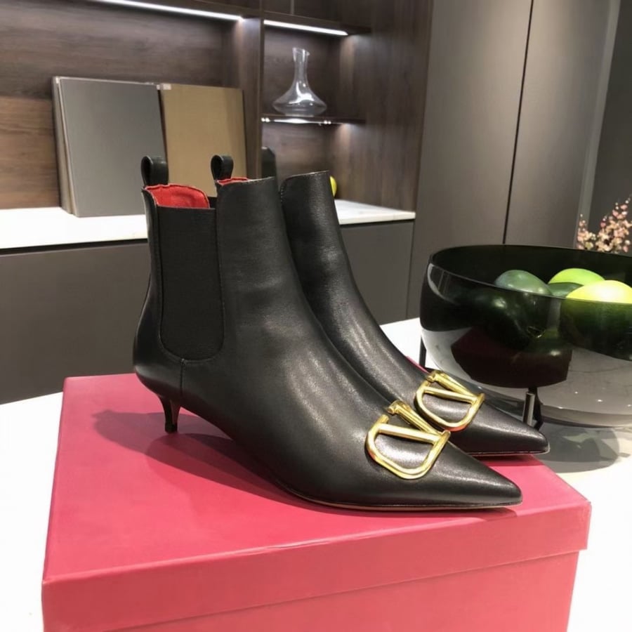 V leather boot shoe