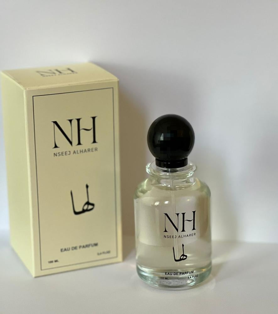 A women's perfume for her, its composition consists of cranberry, mandarin, honey, gardenia, jasmine, caramel, vanilla, amber, and sandalwood.