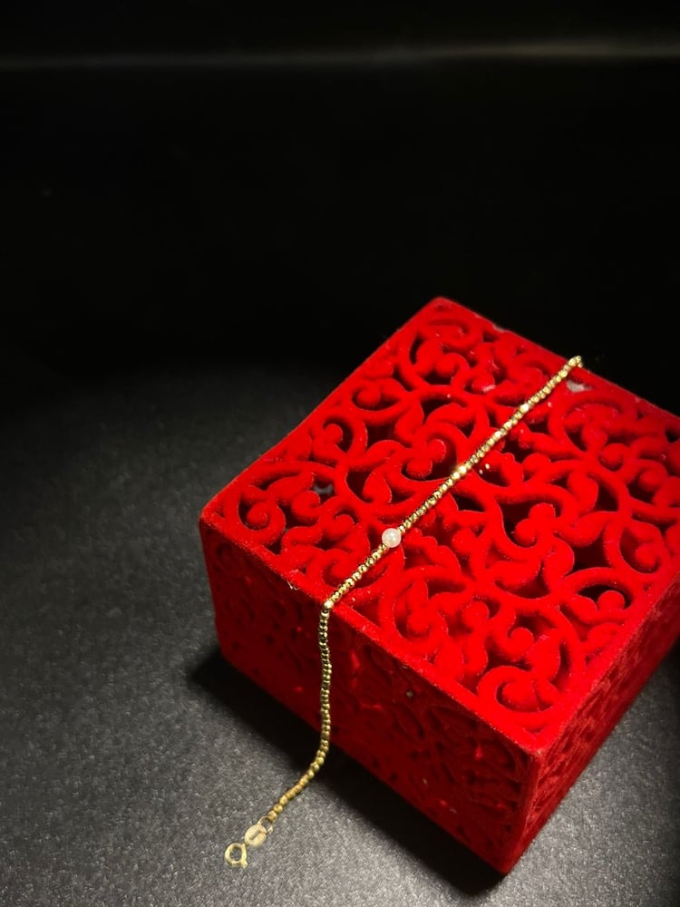 The coral bracelet is soft and elegant for gifts, 18-karat gold, Gate.5