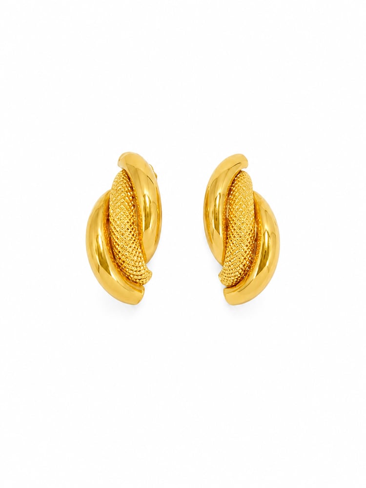 Gold ring 18 karat with elegant design and luxurious shine that adds a sophisticated touch to your look with all softness and elegance weight 1.74 grams