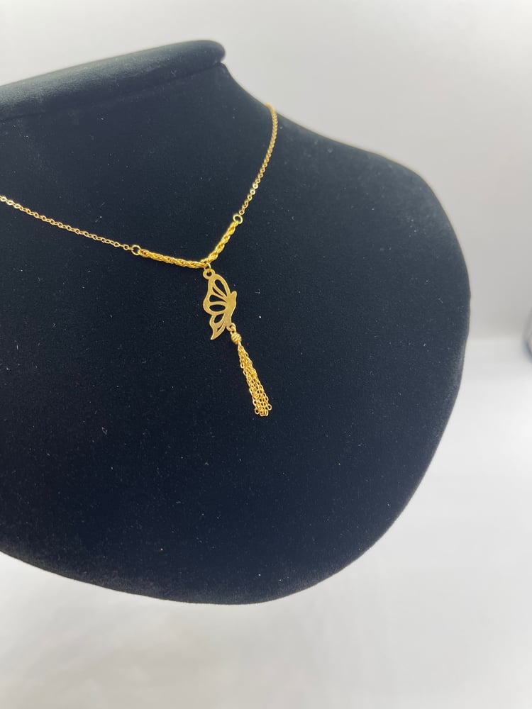 The butterfly charm is distinctive and elegant 21-karat