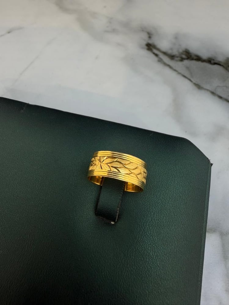 Wide ring, plated, luxurious and distinctive, size 15, weight 3.60, Gate 4