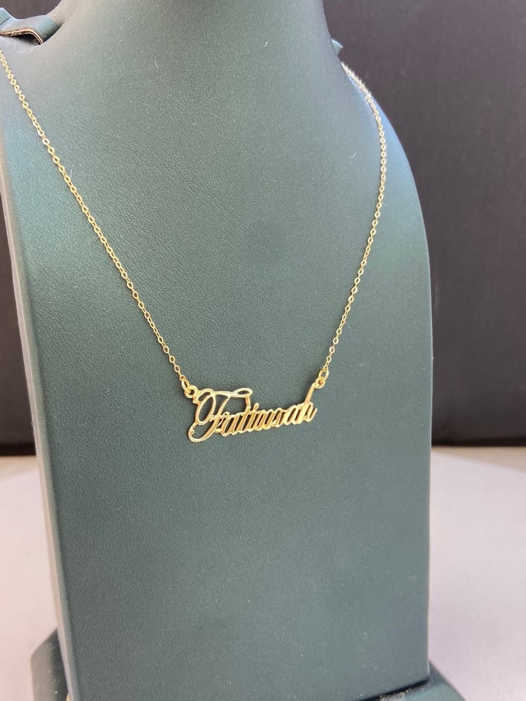 A distinctive and elegant name necklace for Fatima, 18 karat, weight 1.72