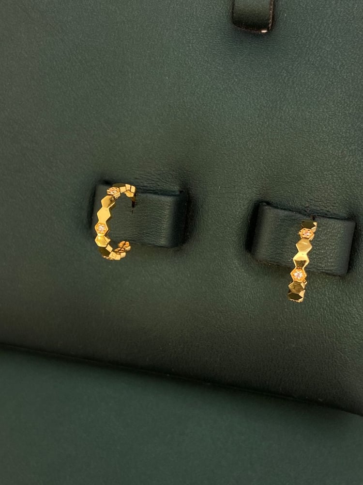 Chopard 21-karat gold ring, luxurious and distinctive for occasions, weight 2.22 grams.